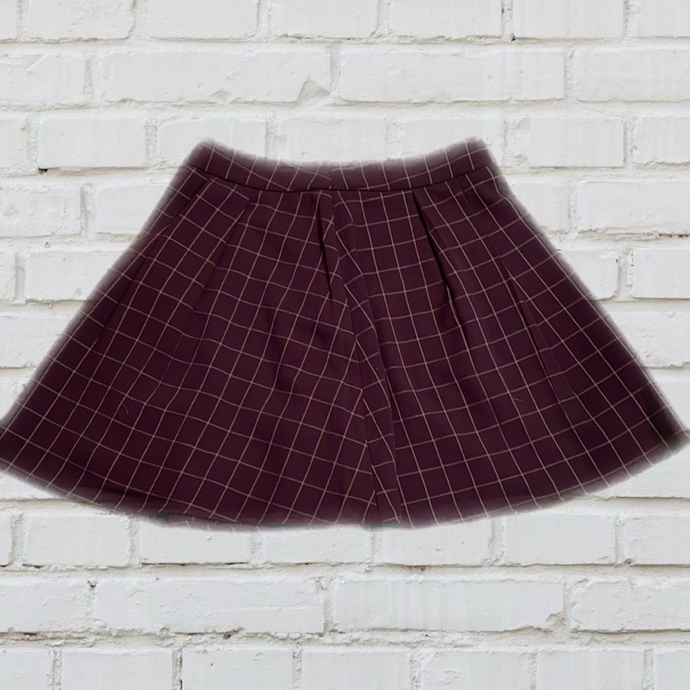 Brand new Express skirt size 6. Great fall colors. So cute!